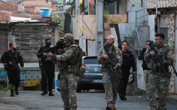 Sobe para 16 número de mortos pela polícia após megaoperação em Valéria