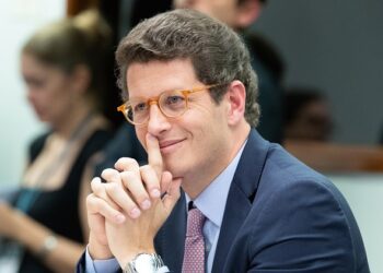 Comissão de Ética arquiva caso de ex-ministro Ricardo Salles, afirma coluna