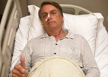 Bolsonaro ‘já se encontra em recuperação no quarto’, diz boletim médico