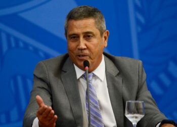 Já ministro, Braga Netto continuou a manter contato com investigados por corrupção