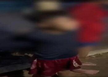 Crianças indígenas são amarradas em troncos por garimpeiros como punição