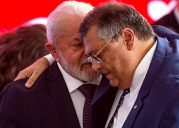 Lula conversa com Dino sobre possível vaga no STF, diz coluna