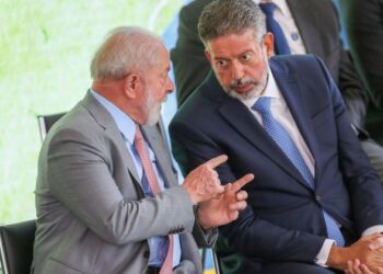 Servidores acusam Lira de usar reforma administrativa para desgastar Lula