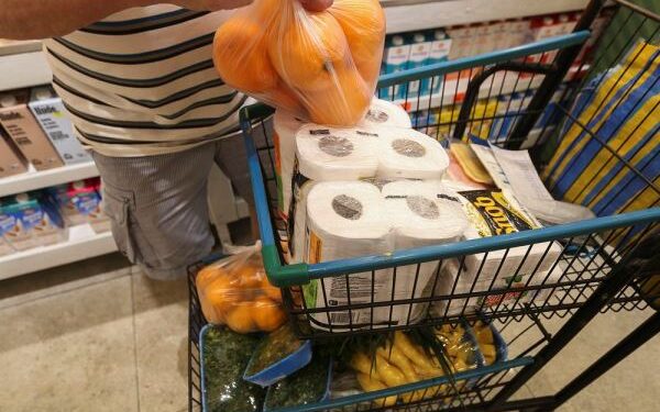 Alimentos e bebidas aliviam inflação para os mais pobres, aponta Ipea