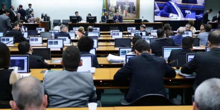 CCJ aprova projeto que iguala direito a herança entre irmãos e meios-irmãos