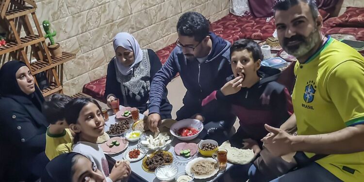 Itamaraty envia diplomatas à fronteira entre Egito e Gaza para negociar retirada de brasileiros