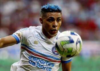 Jacaré é cortado de lista do Bahia para jogo contra Inter após ser flagrado em festa de blogueiro