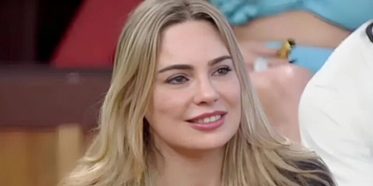 Rachel Sheherazade é expulsa de A Fazenda 15 após agredir Jenny Miranda