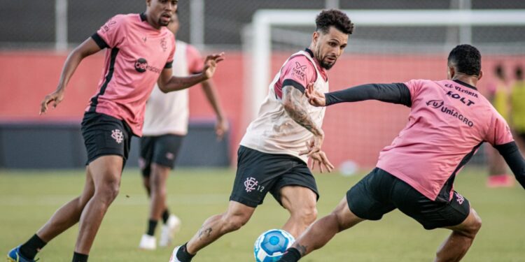 Para seguir isolado na ponta, Vitória encara o Sampaio Corrêa nesta sexta