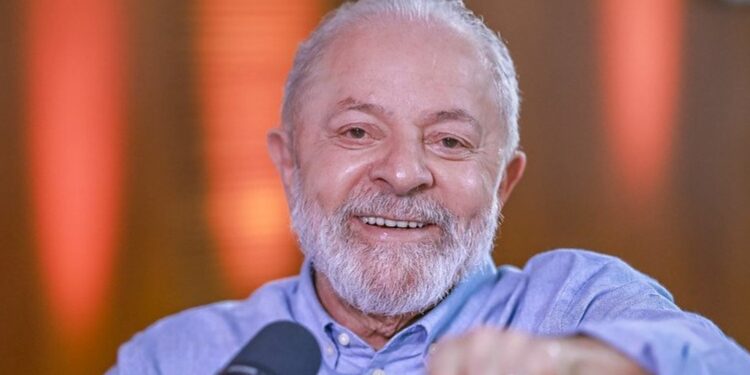 Lula parabeniza Messi e critica atletas brasileiros: “Bola de ouro não combina com farra”