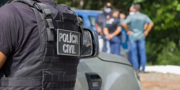 Criança de 4 anos morre após tiro acidental disparado por irmã de 7