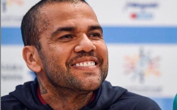 Defesa de Daniel Alves paga R$ 800 mil à Justiça e pena por estupro pode ser reduzida à metade