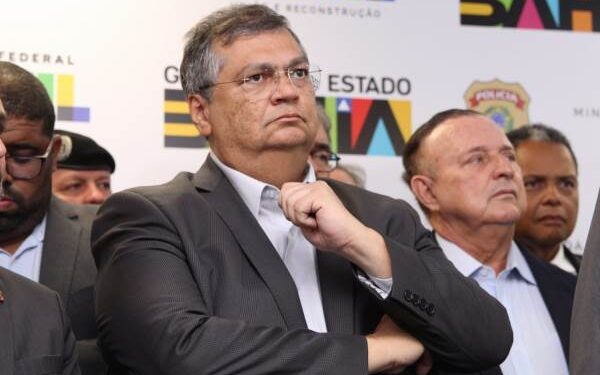 Após faltar duas vezes, ministro da Justiça comparece à Câmara dos Deputados