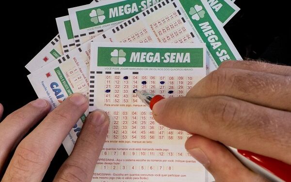 Eliminatórias: Brasil perde para Uruguai em noite para esquecer