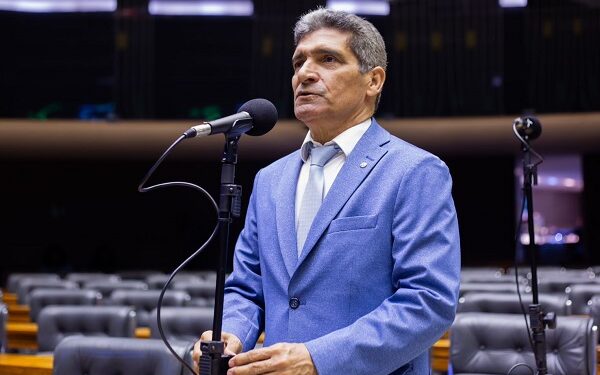 Raimundo Costa apresenta PL que facilita quitação de débitos antigos do FIES