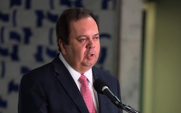 Elmar Nascimento revela desejo de ser senador