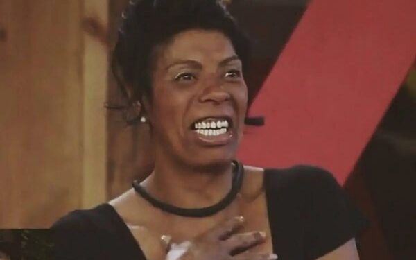 ‘Somos todos Márcia Fu’, diz web após peoa fingir espirro enquanto dava risada; entenda