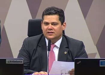 De olho na sucessão de Pacheco, Alcolumbre falta à votação na CPMI de 8 de janeiro