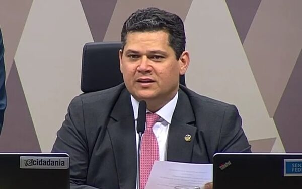 De olho na sucessão de Pacheco, Alcolumbre falta à votação na CPMI de 8 de janeiro