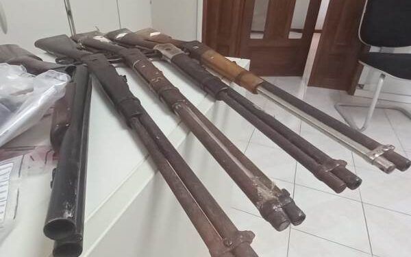 Carabinas, revólveres, pistolas, granada: oficial da PM preso por homicídio armazenava arsenal