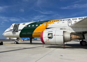 Avião que trará brasileiros de Gaza decola para o Egito