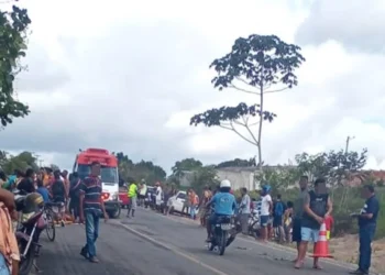 Uma pessoa morre e 11 ficam feridas em acidente na BA-504, entre Alagoinhas e Aramari