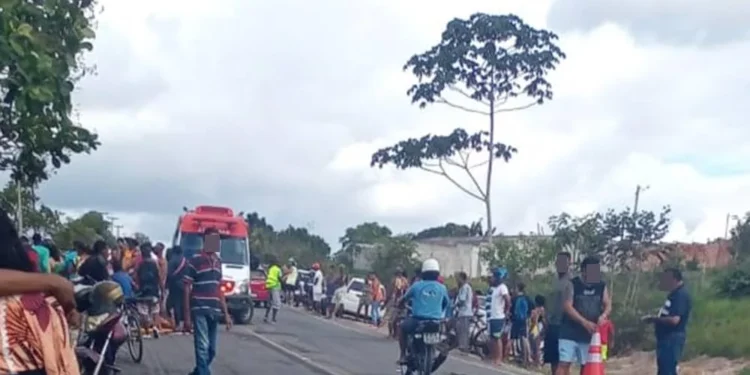 Uma pessoa morre e 11 ficam feridas em acidente na BA-504, entre Alagoinhas e Aramari