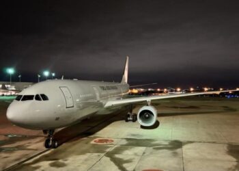 Sexto avião da FAB com resgatados da guerra em Israel chega ao Brasil