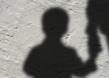 Padrasto é preso após Conselho Tutelar ouvir estupro de criança durante ligação telefônica