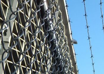 Homem é condenado a 47 anos de prisão por matar a sogra