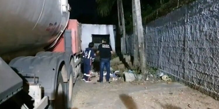 Suspeitos armados retiram jovem de casa e executam a vítima em Feira de Santana