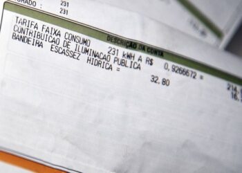 Deputado apresenta PL que proíbe cobrança de taxa mínima em conta de luz