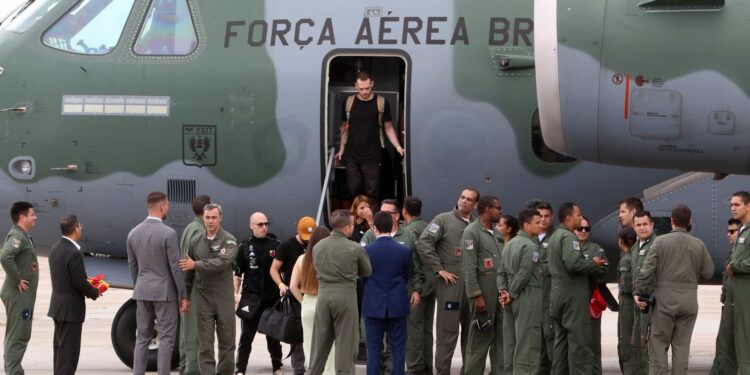 Governo prepara operação de logística para repatriar brasileiros que estão na Faixa de Gaza