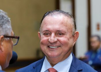 “Não vou me meter, mas acho difícil votar neste ano”, diz Adolfo Menezes sobre PEC da Reeleição