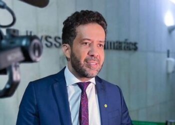 Janones afirma ter gastado R$ 675 mil na campanha de 2016, mas o valor difere do declarado ao TRE