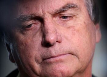 STF mantém multa de R$ 20 mil a Bolsonaro por reunião com embaixadores antes de eleição