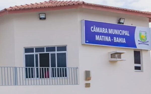 Sessão na Câmara é interrompida após dois vereadores quase chegarem às vias de fato