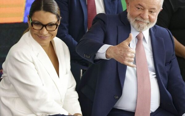 Lula concede a Janja a mais alta condecoração da Ordem do Rio Branco