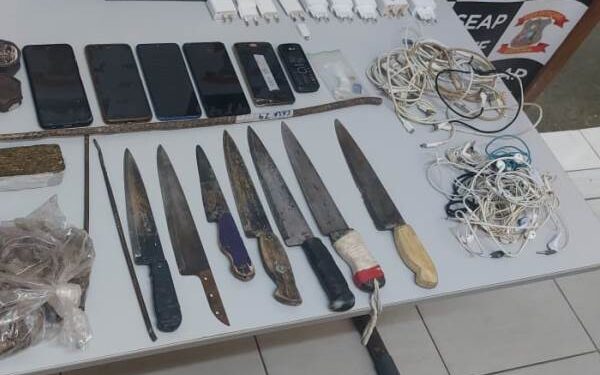 Celulares, drogas e armas brancas são encontrados no Conjunto Penal