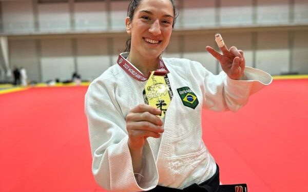 Mayra Aguiar conquista ouro no Grand Slam de Tóquio de judô