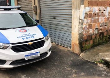 Duas mulheres são feitas reféns por criminoso armado e ferido em Salvador