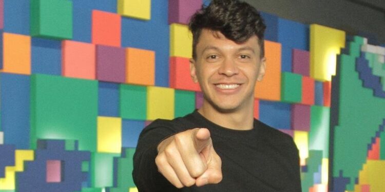 MPF pede condenação de Júlio Cocielo por falas racistas nas redes sociais