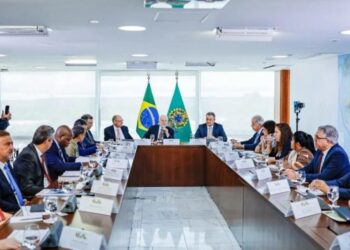 Em reunião, Lula pede “esforço maior” para conter “novo massacre” de yanomamis um ano após decretar emergência