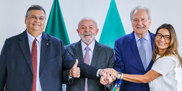 Lula anuncia Ricardo Lewandowski como novo ministro da Justiça