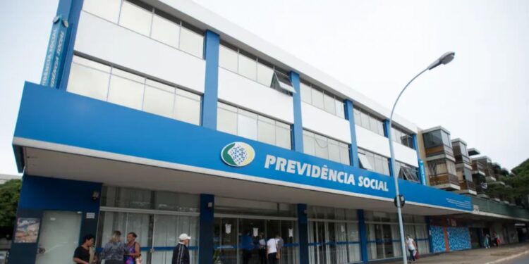 INSS vai ter menor reajuste desde 2018 com teto de R$ 7.786