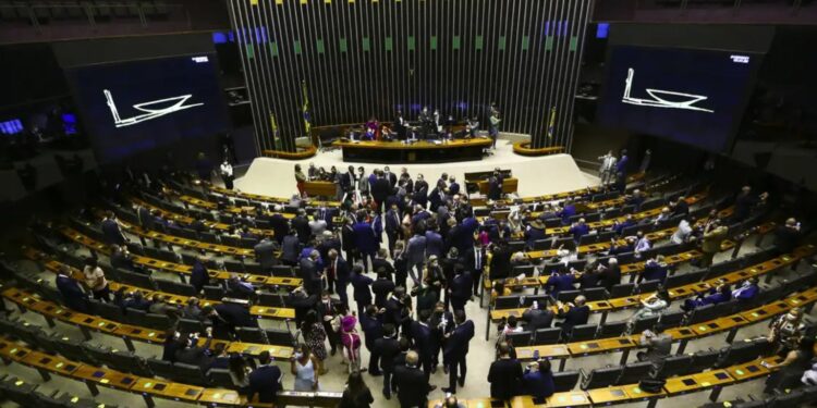 Deputados aprovam fundo para amparo de vítimas de violência sexual