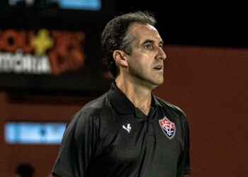 Condé aprova estreia da equipe na temporada: “Satisfeito com a performance”