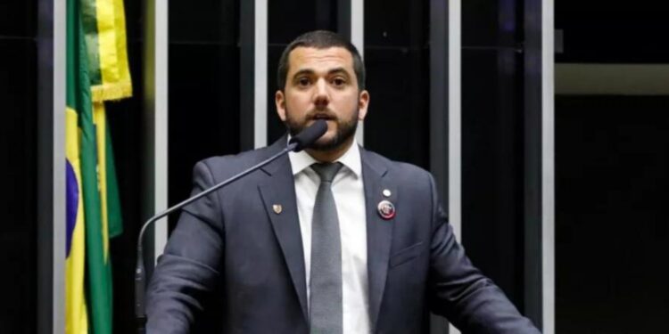 Deputado Carlos Jordy é alvo de buscas e apreensão na Operação Lesa Pátria