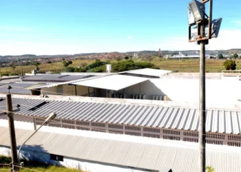 Advogada acusa agente de exigir retirada do sutiã em revista na prisão