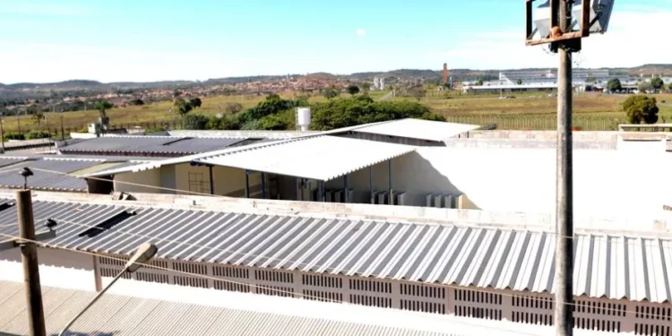 Advogada acusa agente de exigir retirada do sutiã em revista na prisão